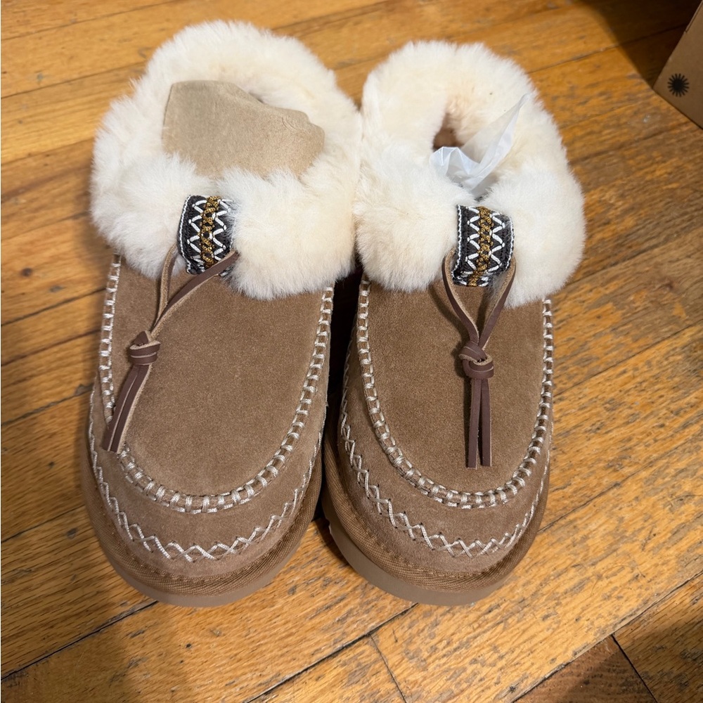 UGG Alpine slippers with Cream Fur Trim